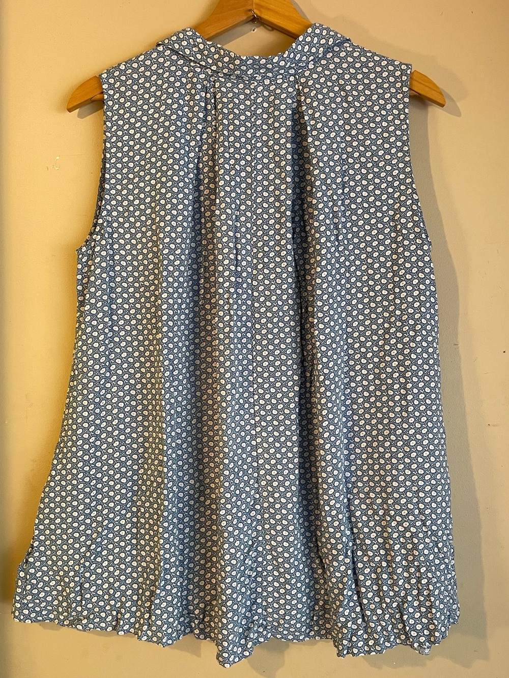 Glam & Fame Blue White Floral Sleeveless Button Down Blouse Top Flare Wife Botto - Picture 2 of 6